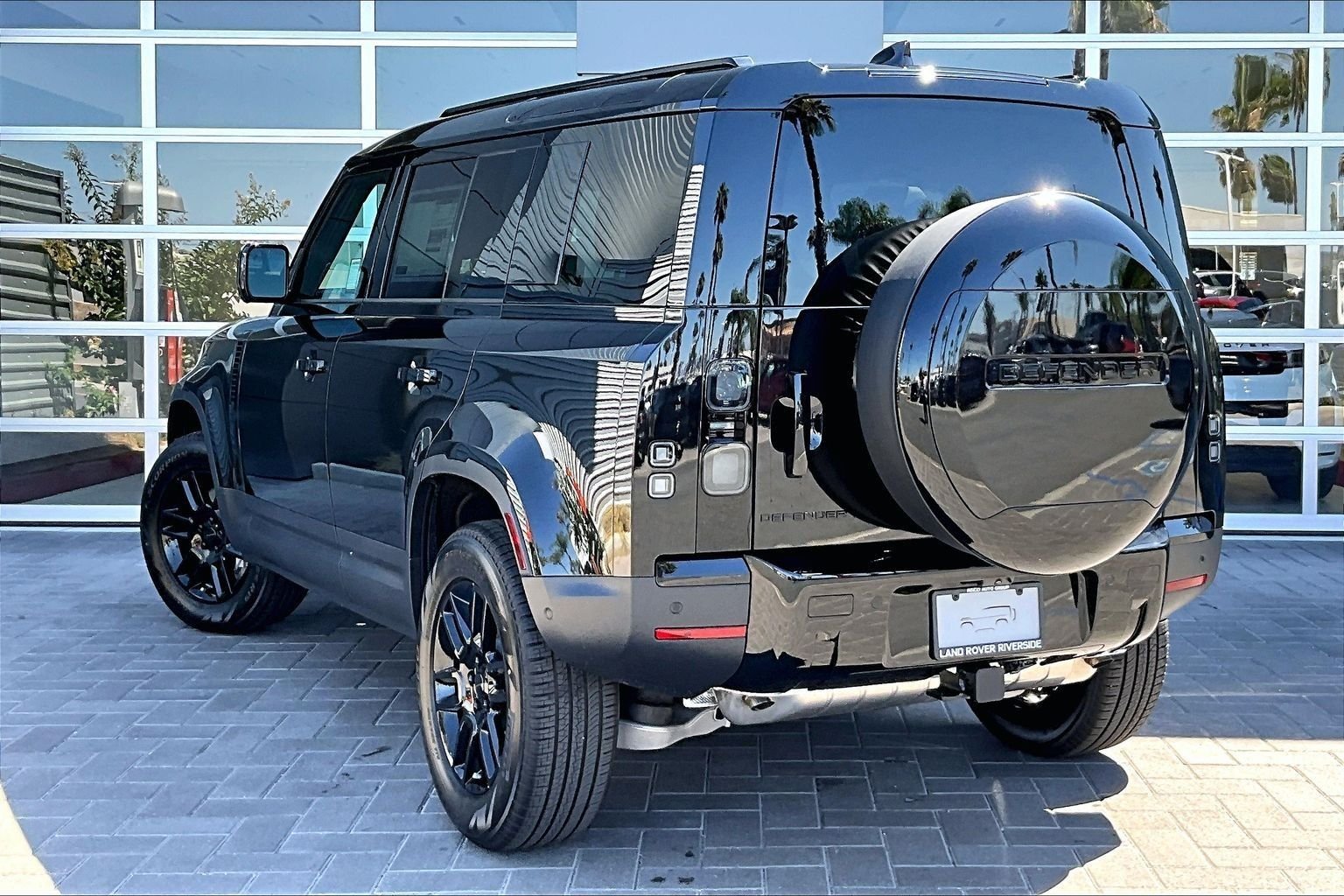 New 2026 Santorini Black LAND ROVER S image 3
