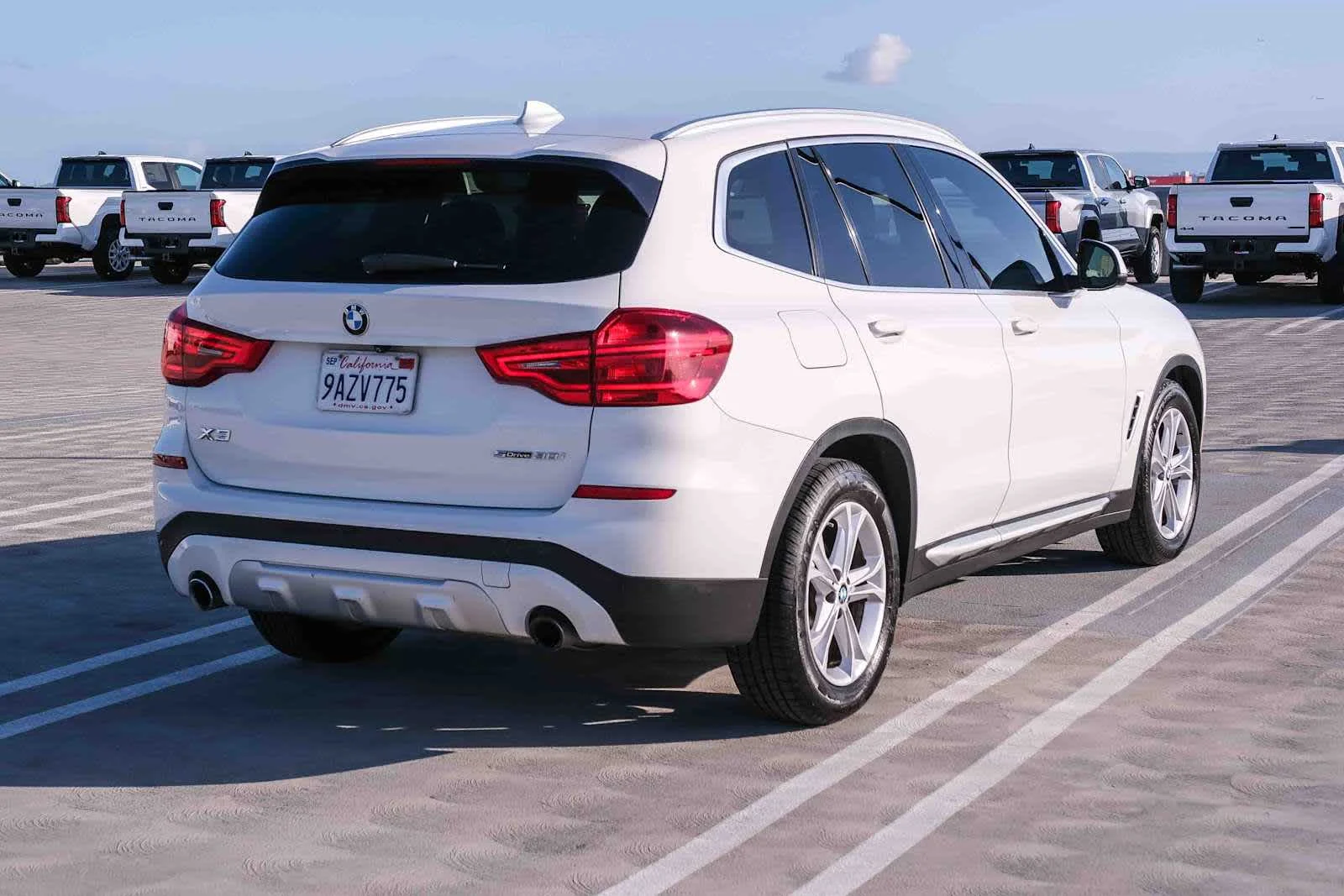Used 2019 Alpine White BMW sDrive30i image 2
