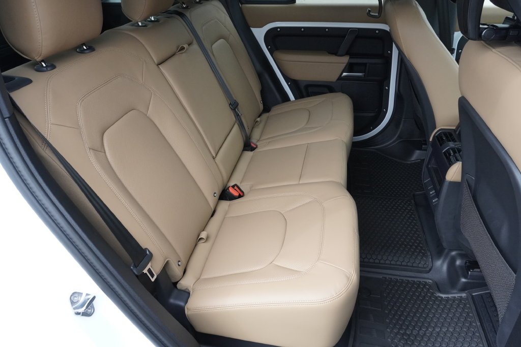 New 2026 Fuji White Land Rover X-Dynamic SE image 27