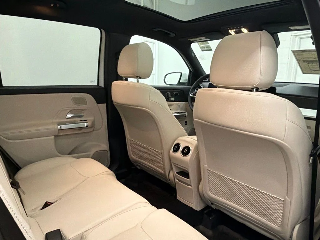 New 2026 White Mercedes-Benz GLB 250 image 24