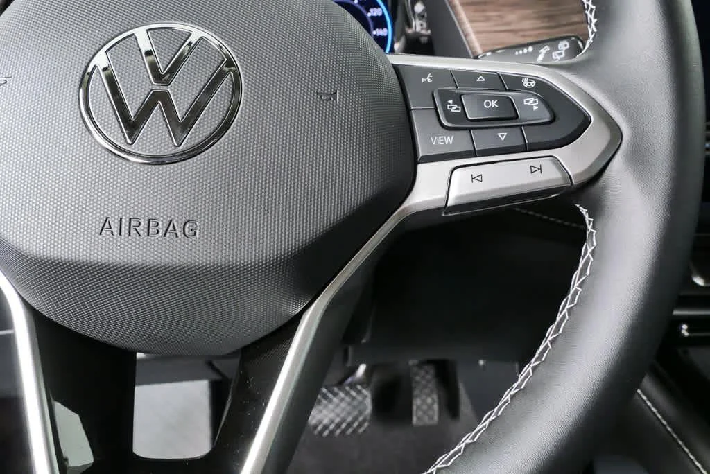 New 2026 Deep Black Pearl Volkswagen 2.0T SEL image 10