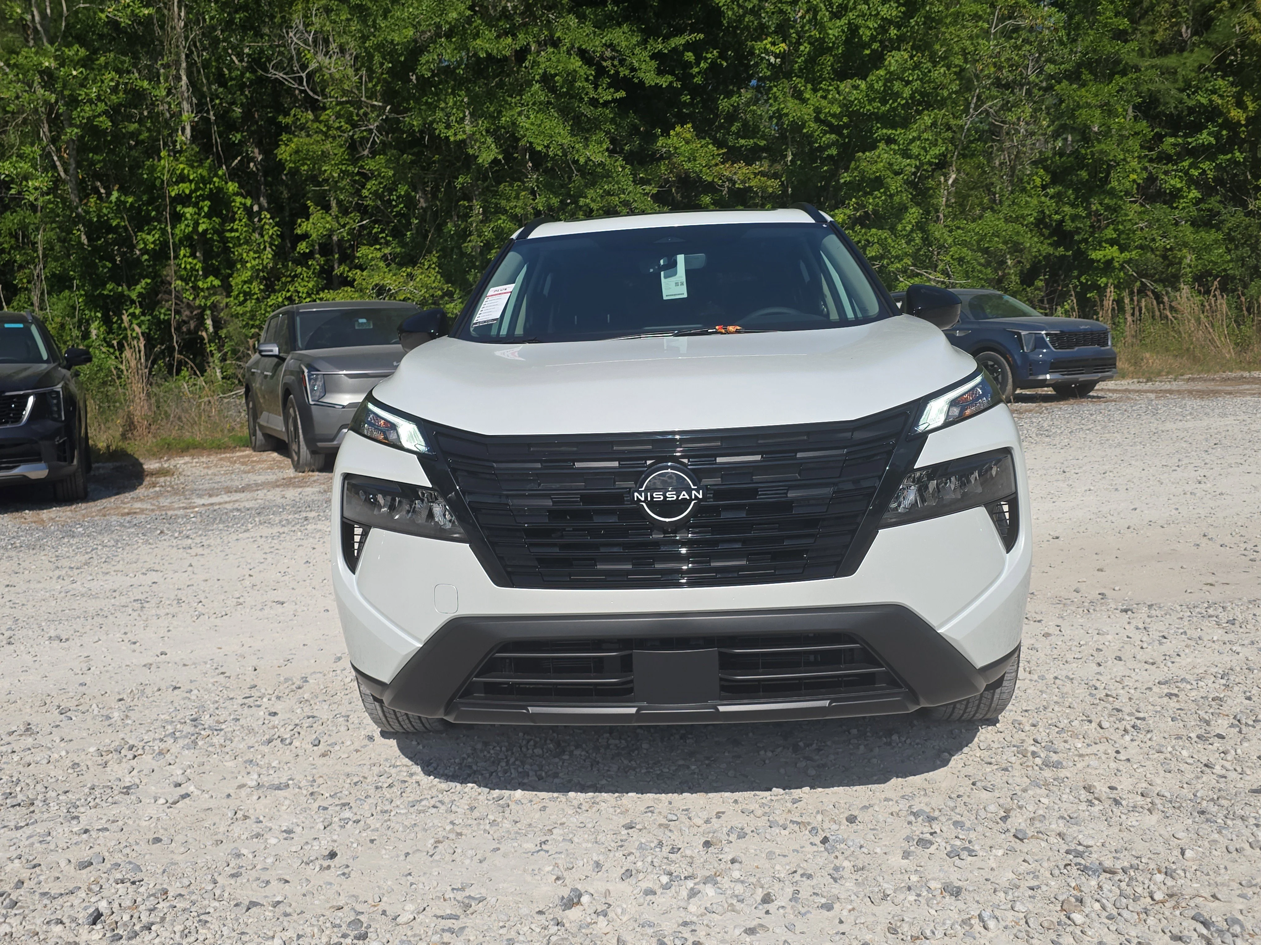 New 2026 Everest White Pearl Tricoat Nissan Dark Armor image 3