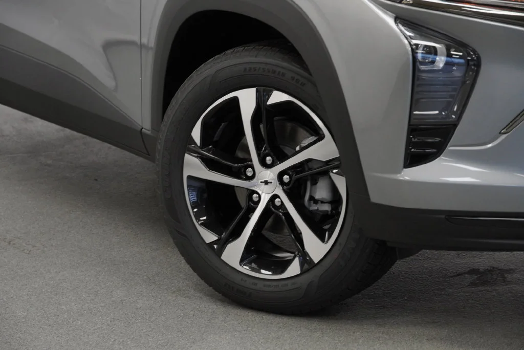 New 2026 Sterling Gray Metallic Chevrolet 1RS image 9