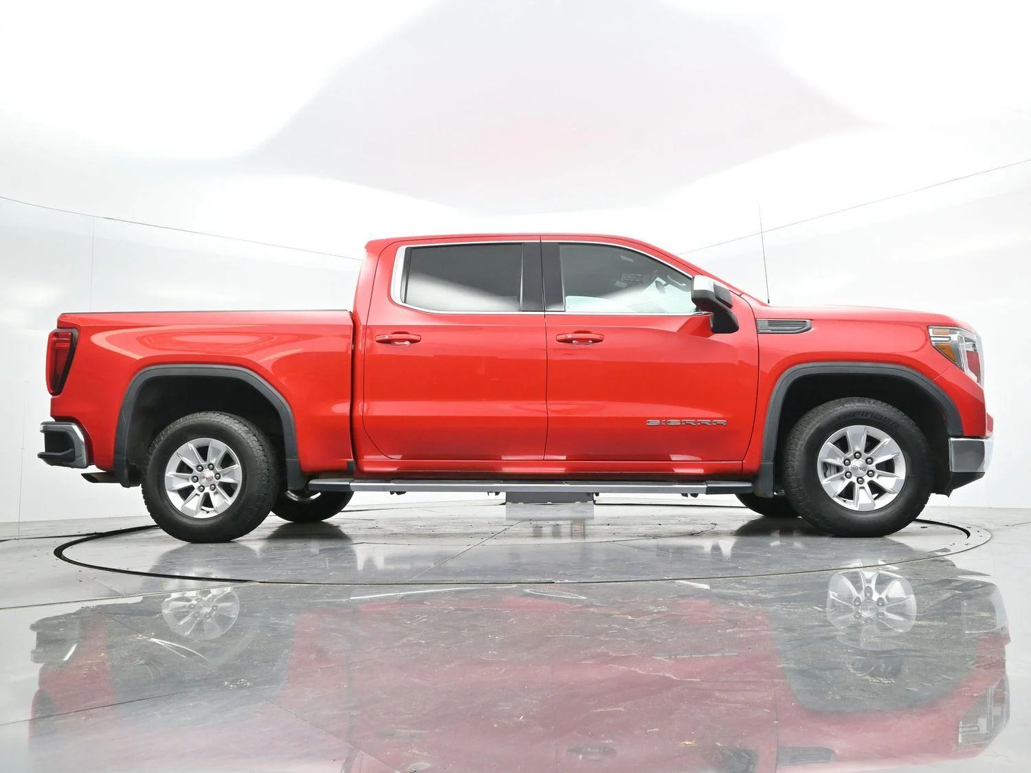Used 2022 Cardinal Red GMC SLE image 50