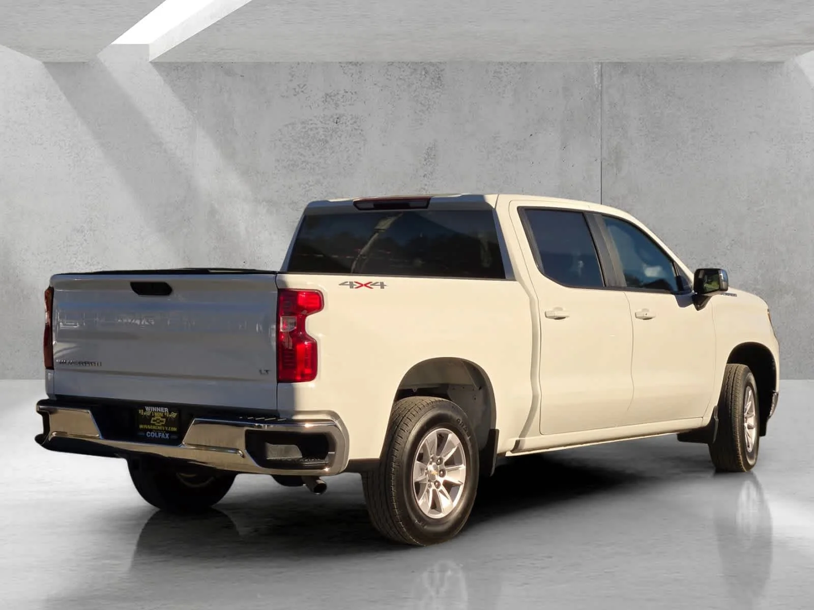 Used 2026 Summit White Chevrolet LT image 4