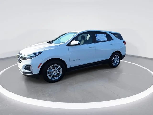 Used 2022 White Chevrolet LT image 4