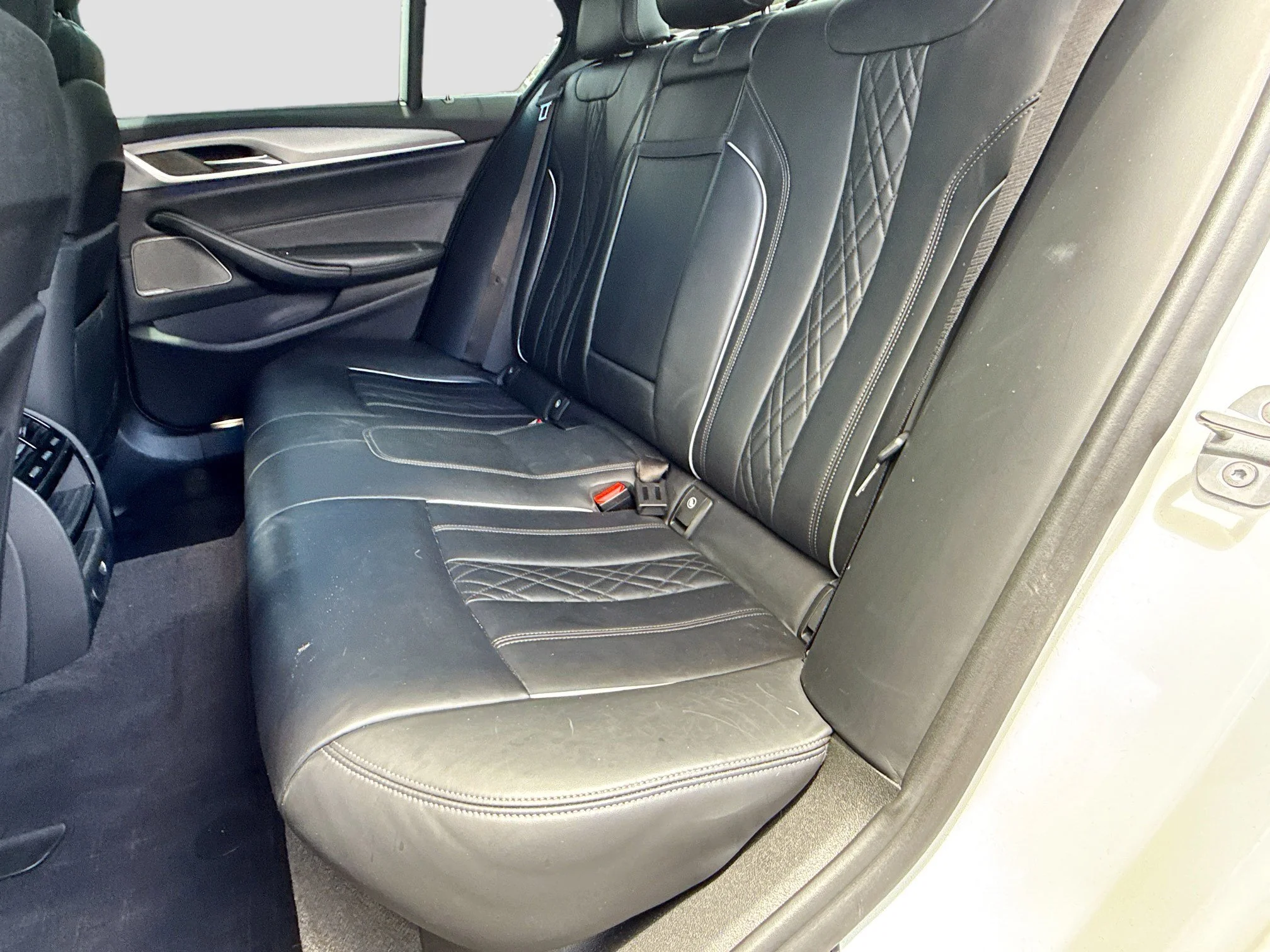 Used 2019 Alpine White BMW M550i xDrive image 21