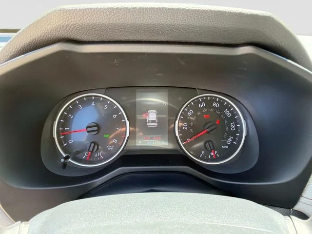 Used 2020 Silver Toyota XLE image 28
