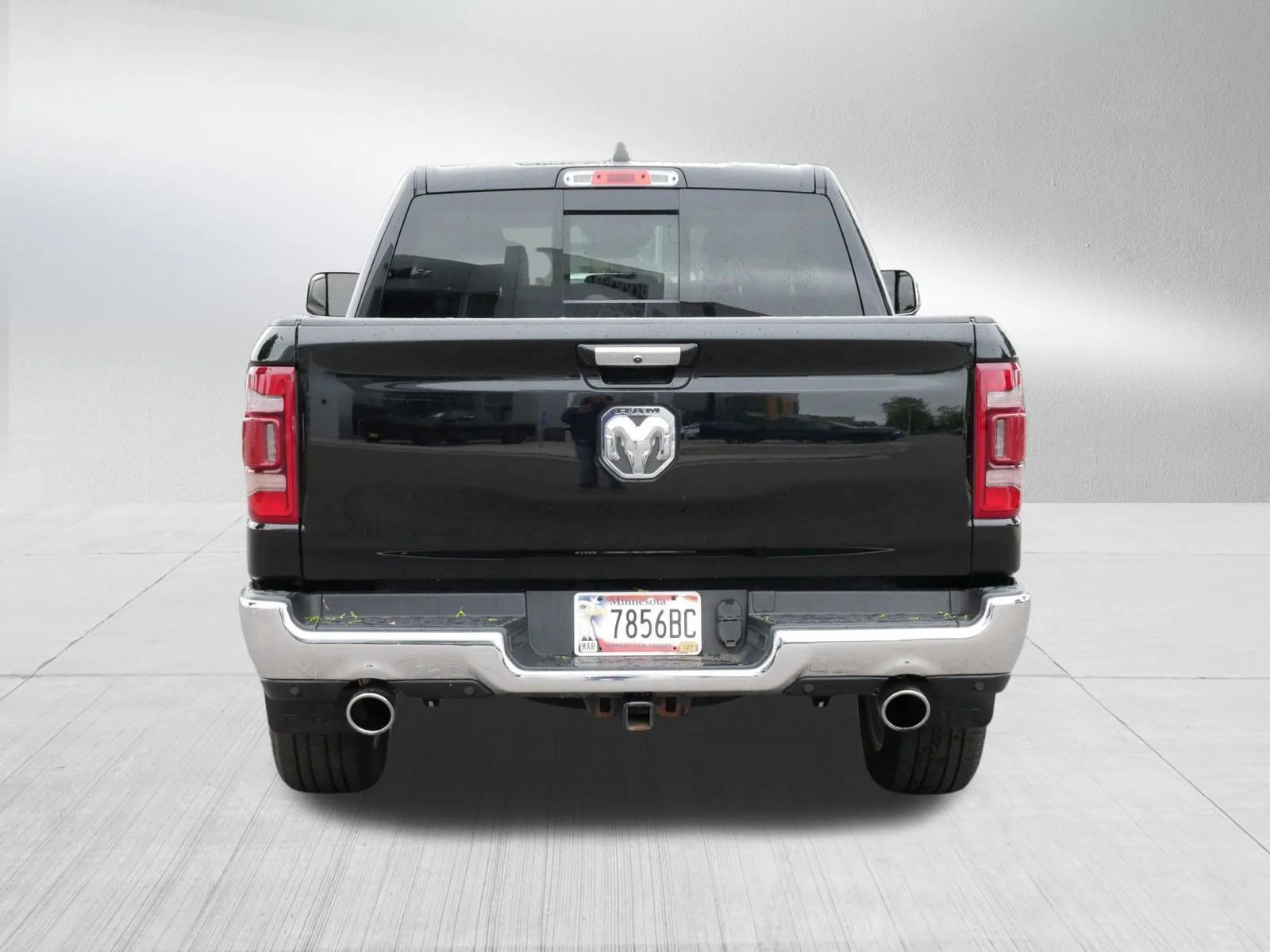 Used 2022 Diamond Black Crystal Pearlcoat Ram Laramie image 6