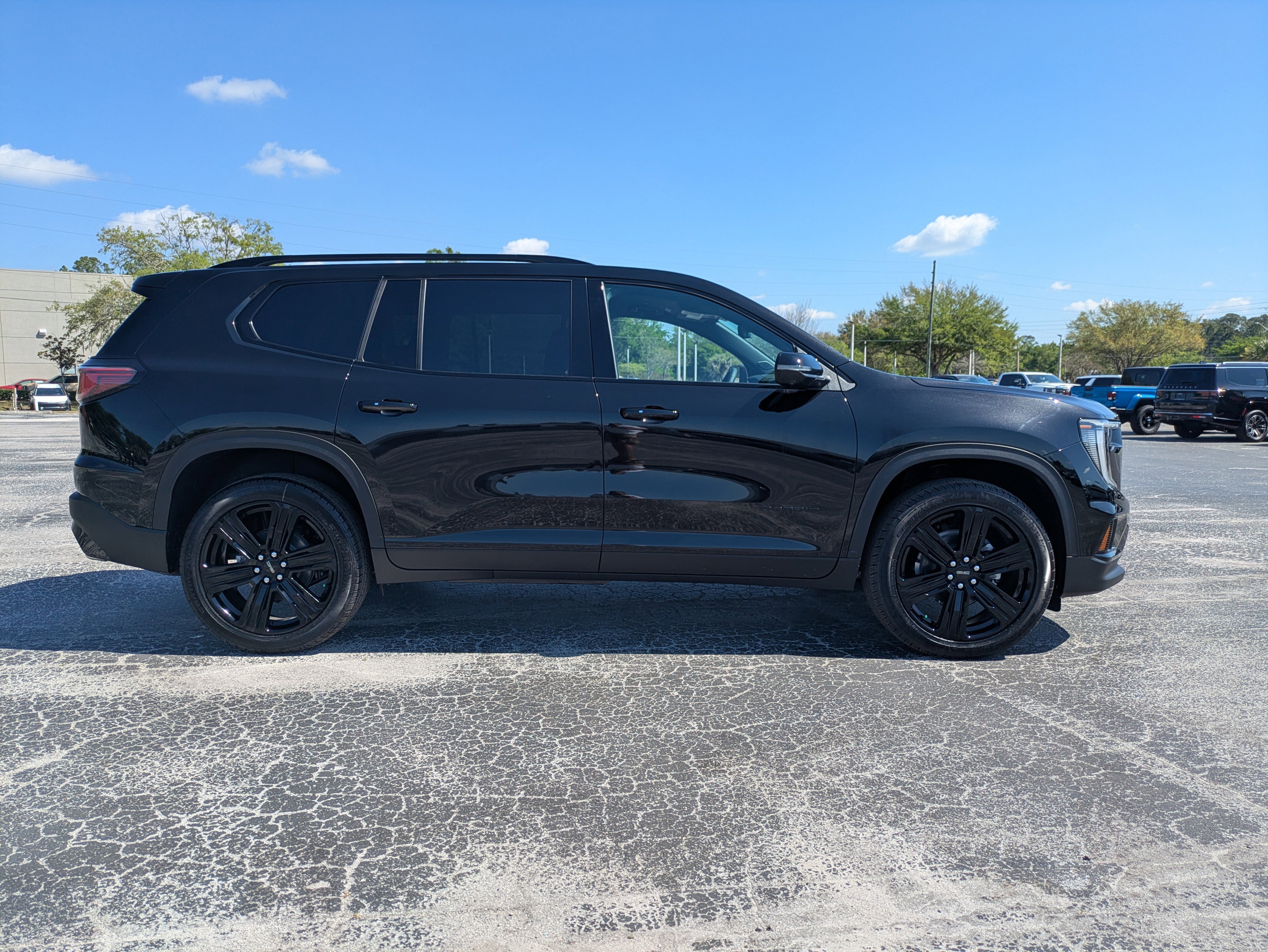 View vehicle photo 3