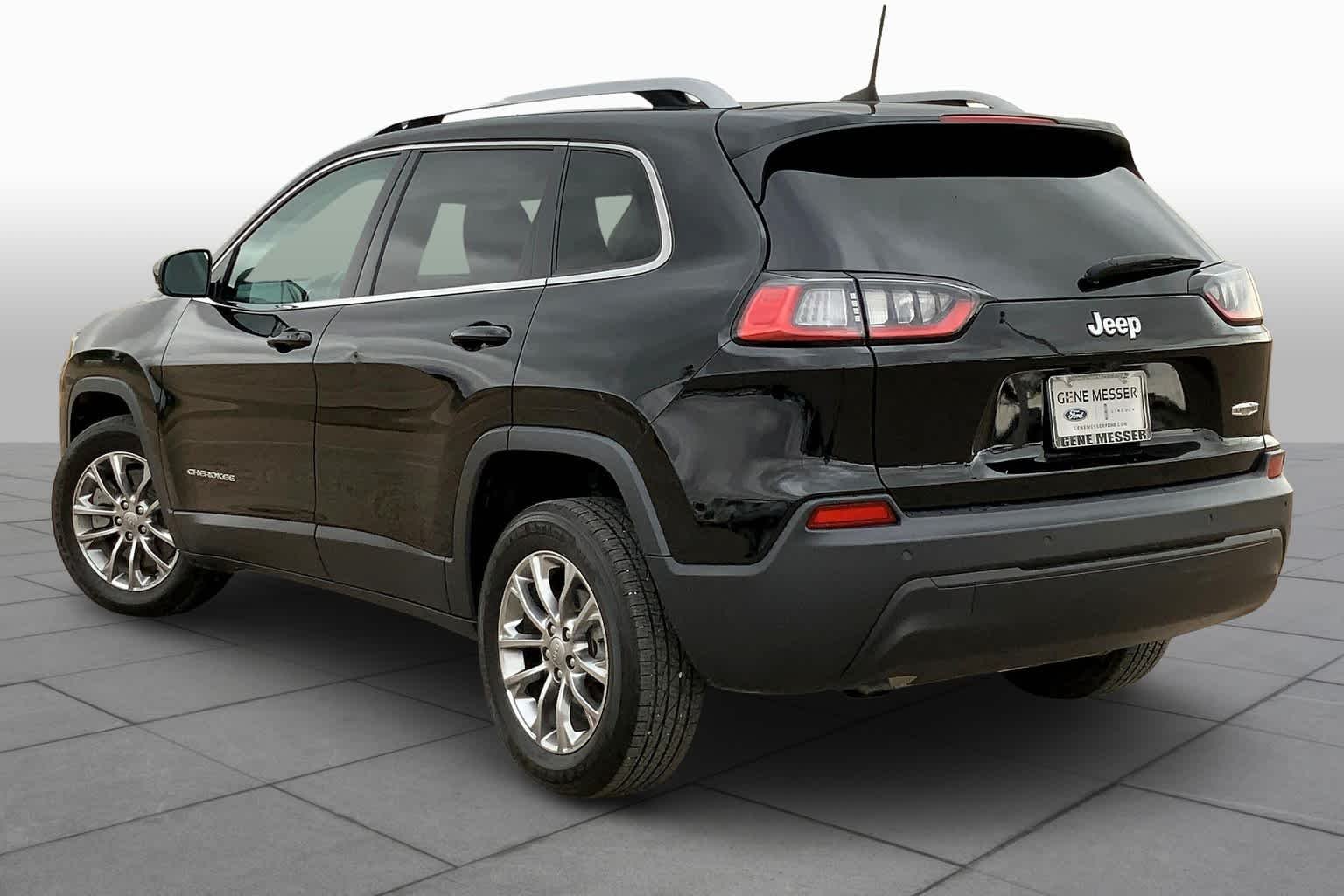Used 2019 Diamond Black Crystal Pearlcoat Jeep Latitude Plus image 12