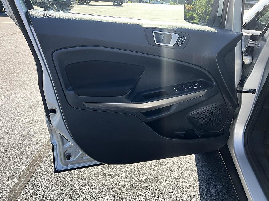 Used 2019 Silver Metallic Ford SE image 9