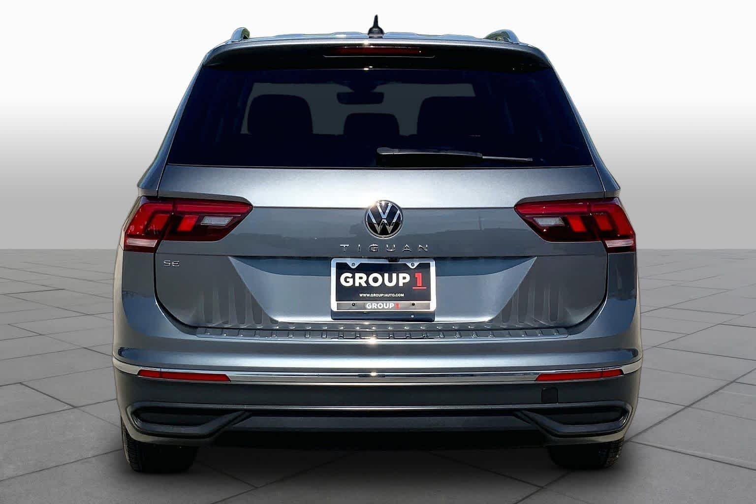 Used 2024 Platinum Gray Metallic Volkswagen SE image 5