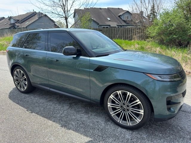 Certified Used 2024 Giola Green Metallic Land Rover SE image 4