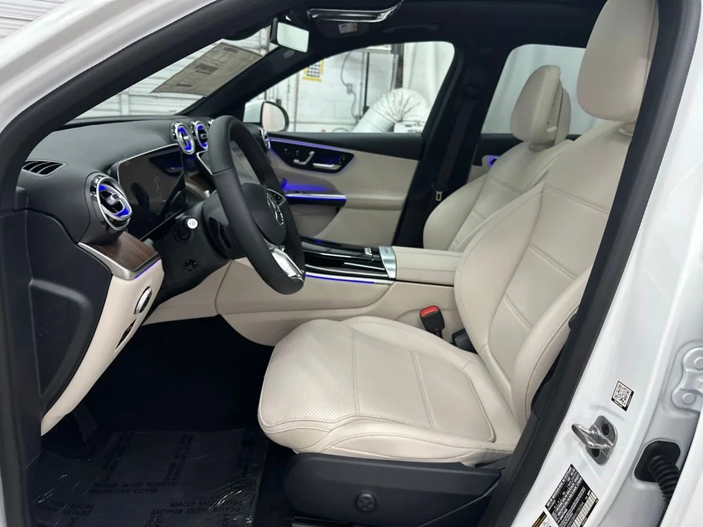 New 2027 White Mercedes-Benz GLC 300 image 20