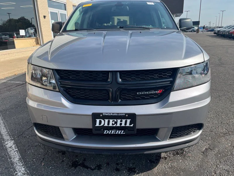 Used 2018 Silver Dodge SE image 2