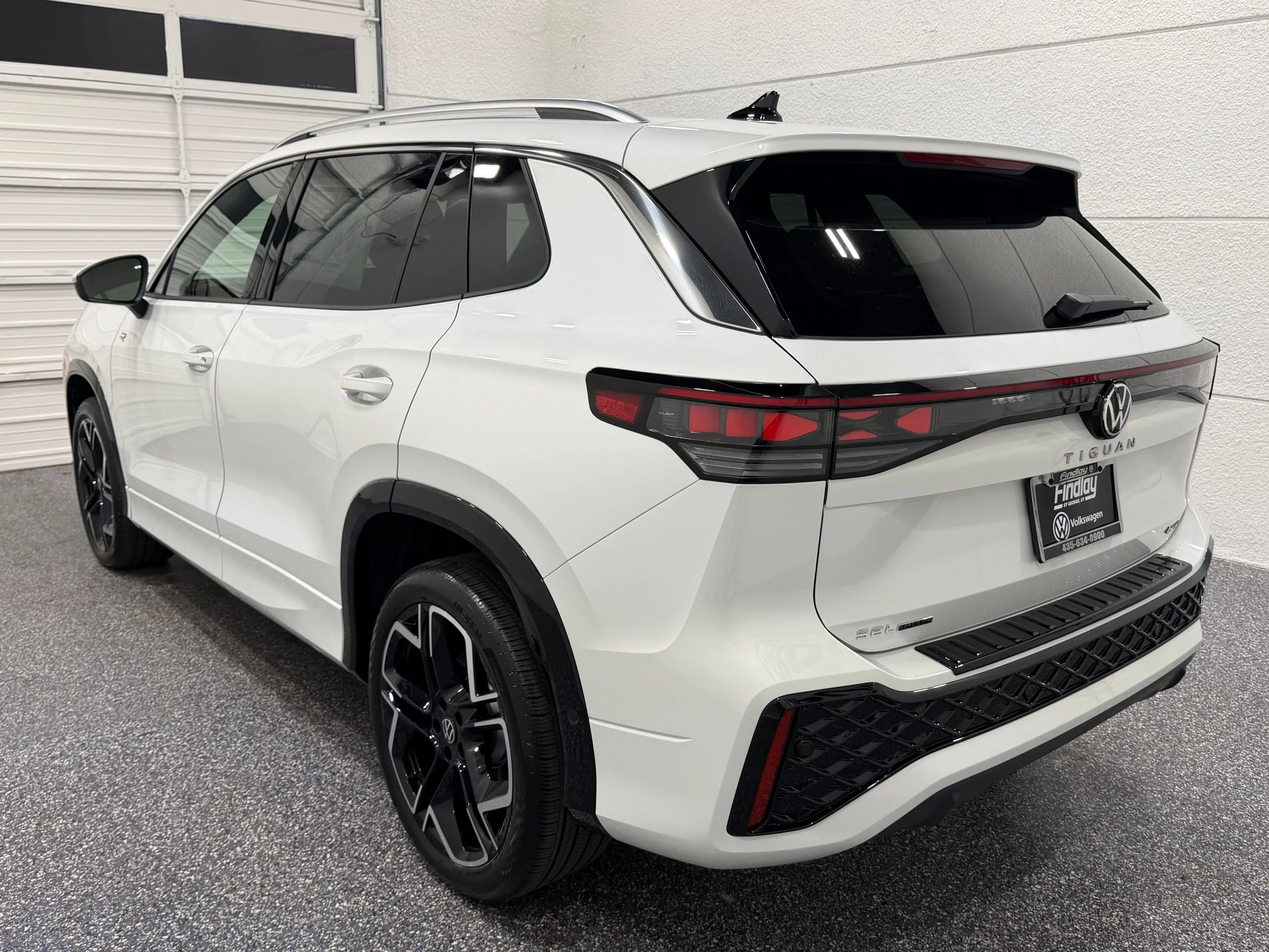 New 2026 White Volkswagen SEL R-Line Turbo image 4