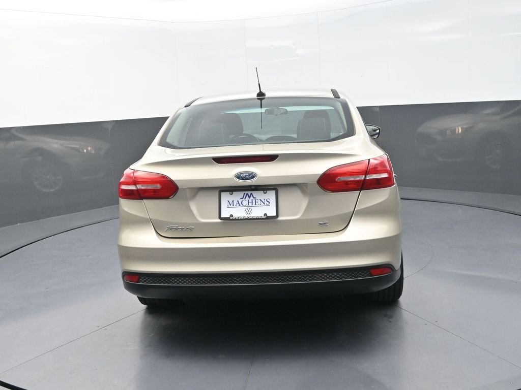 Used 2018 Gold Ford SE image 9
