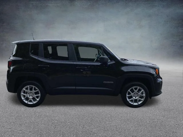 Used 2023 Black Jeep Latitude image 5