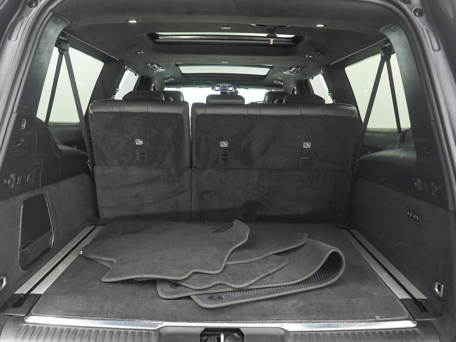 Used 2024 Midnight Sky Jeep Series II image 9