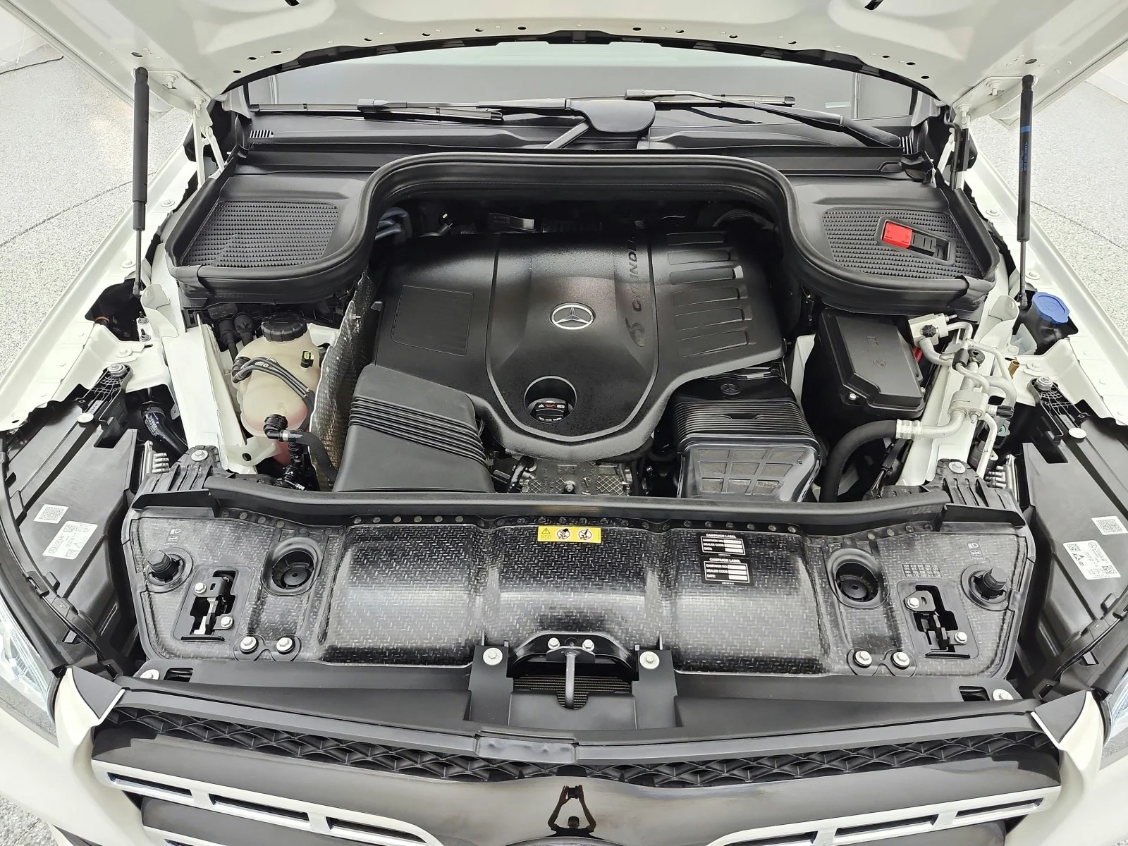 Certified Used 2022 MANUFAKTUR Diamond White Bright Mercedes-Benz GLS 450 4MATIC® SUV image 16