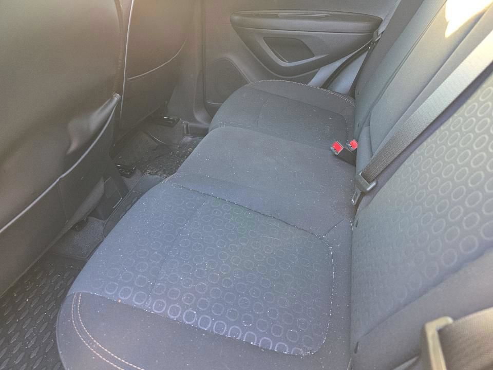 Used 2020 White Chevrolet LS image 8
