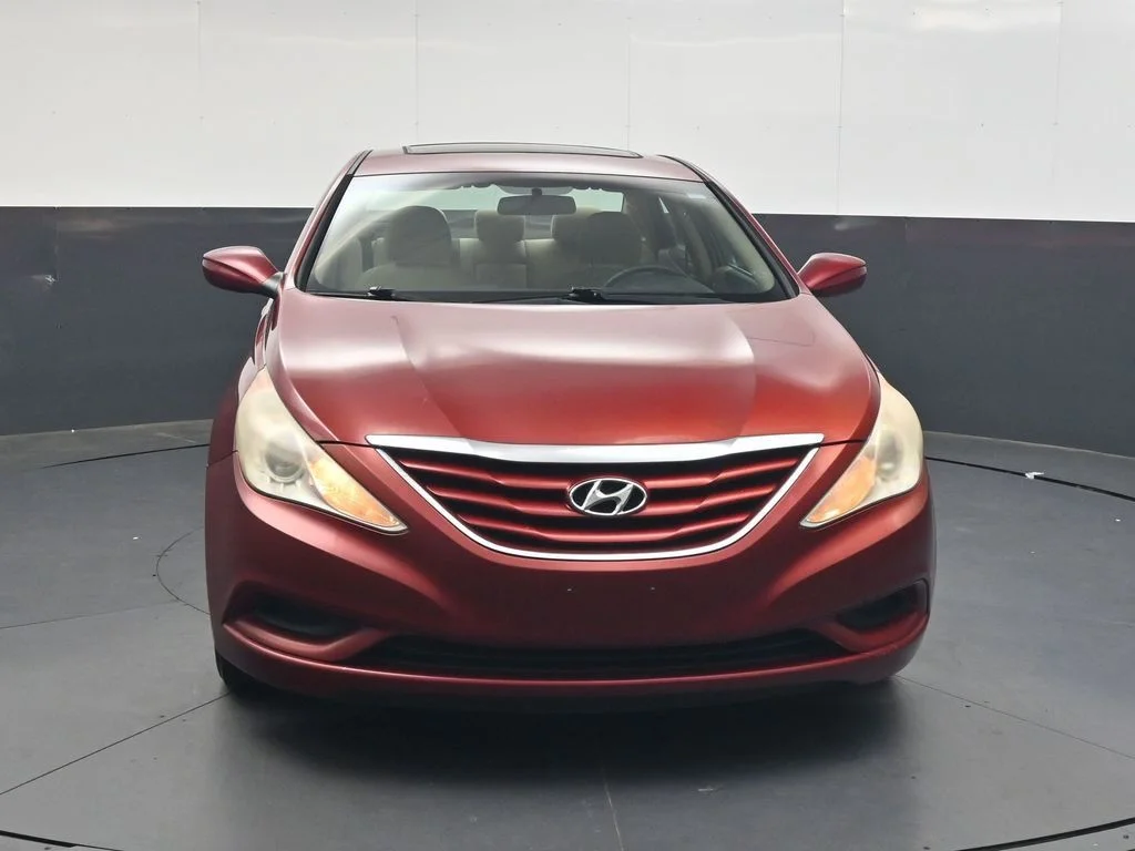 Used 2011 Red Hyundai GLS image 13