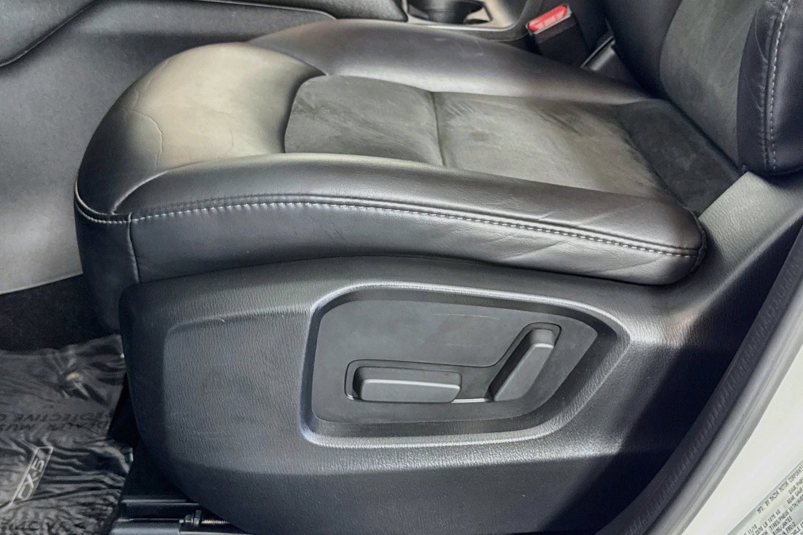 Used 2019 Snowflake White Pearl Mica Mazda Touring image 18