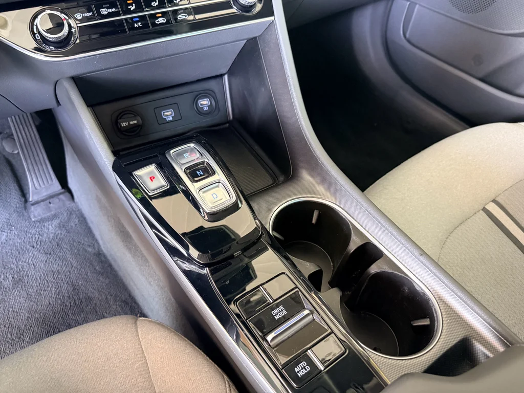 Used 2022 Phantom Black Hyundai SE image 20