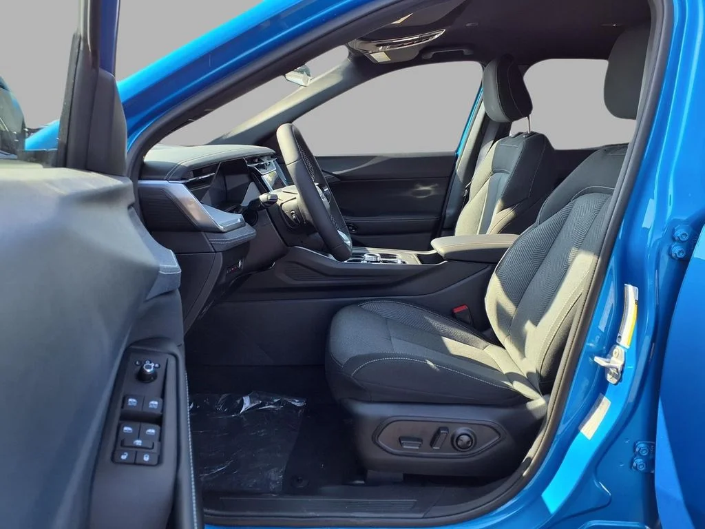 New 2026 Hydro Blue Pearl-Coat Exterior Paint Jeep Laredo image 21