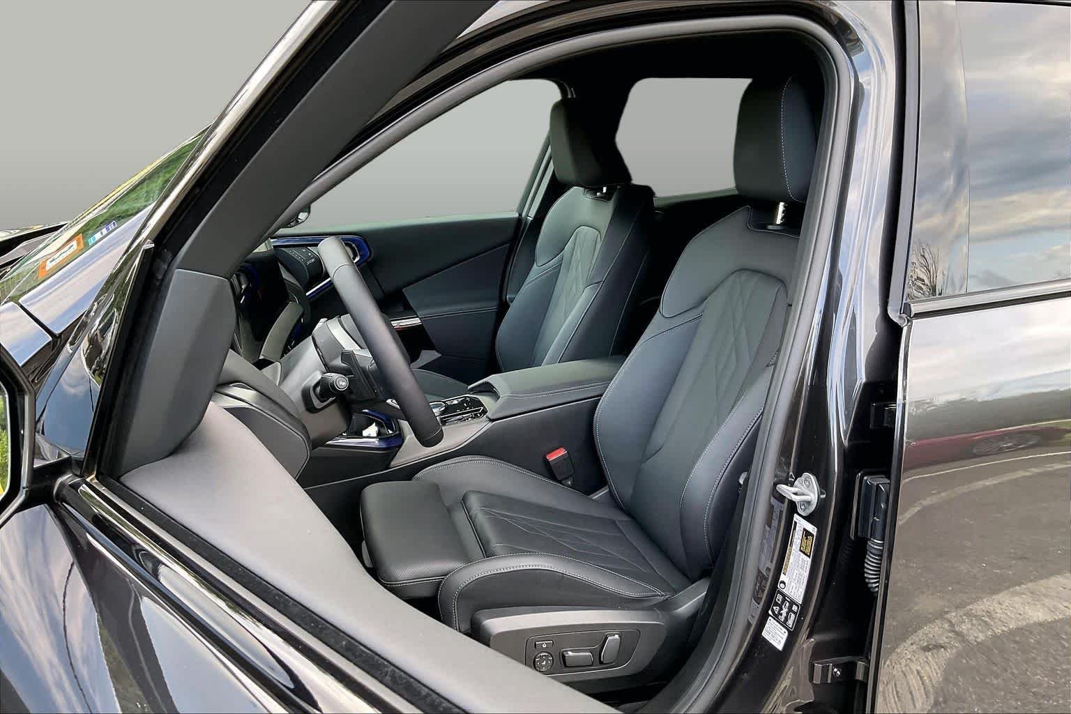 New 2026 Dark Graphite Metallic BMW 30 xDrive image 9