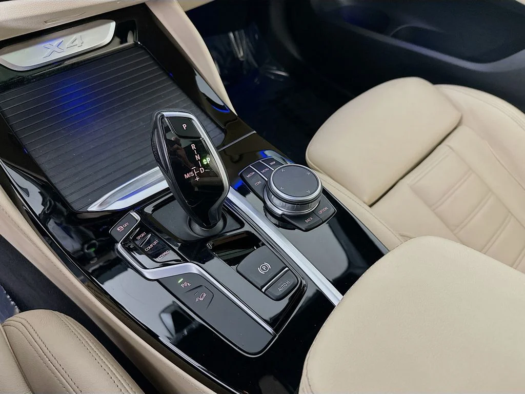 Used 2021 Blue Metallic BMW xDrive30i image 22