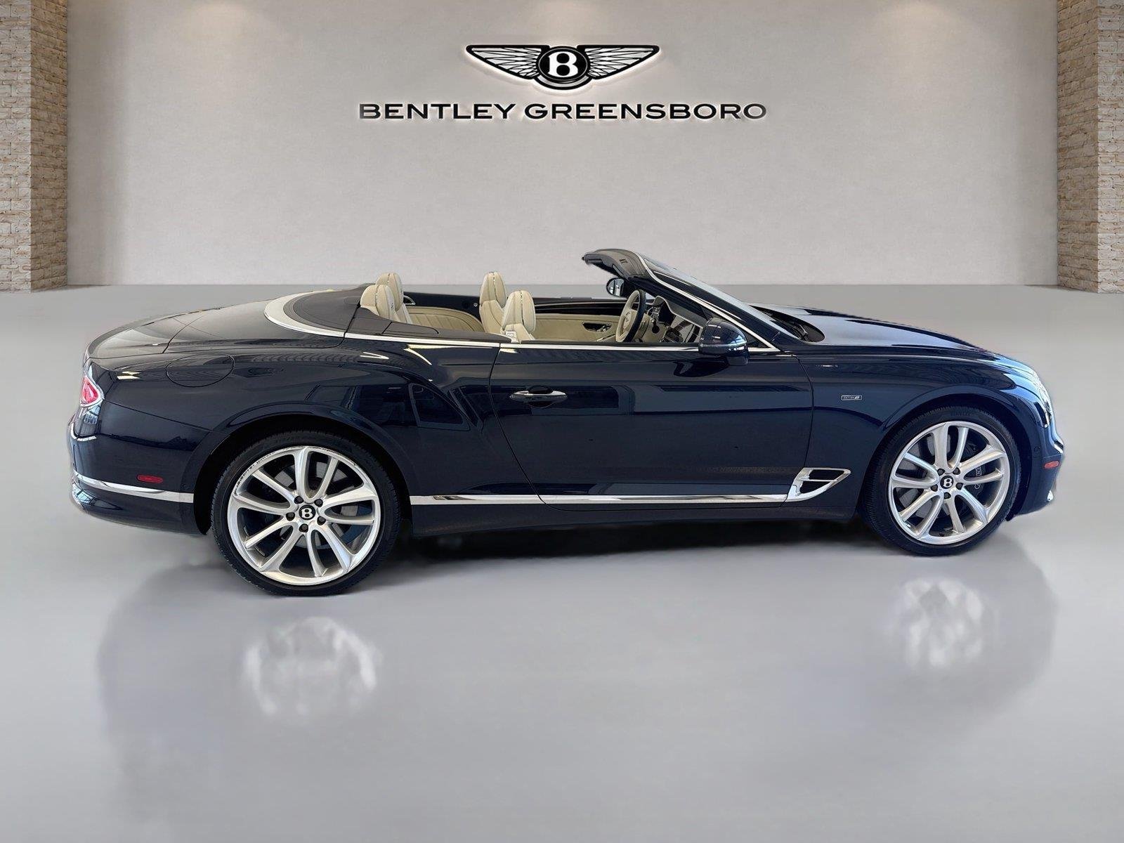 Used 2024 Dark Sapphire Metallic Bentley GT V8 image 9