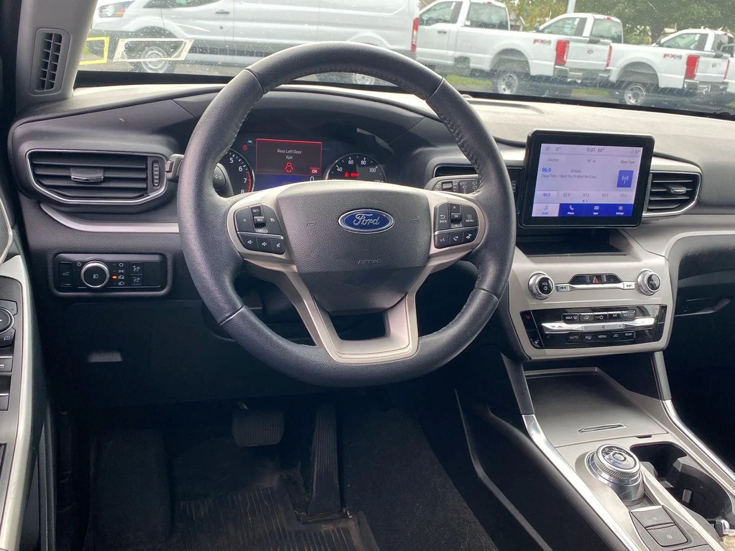 Used 2023 Iconic Silver Ford XLT image 3