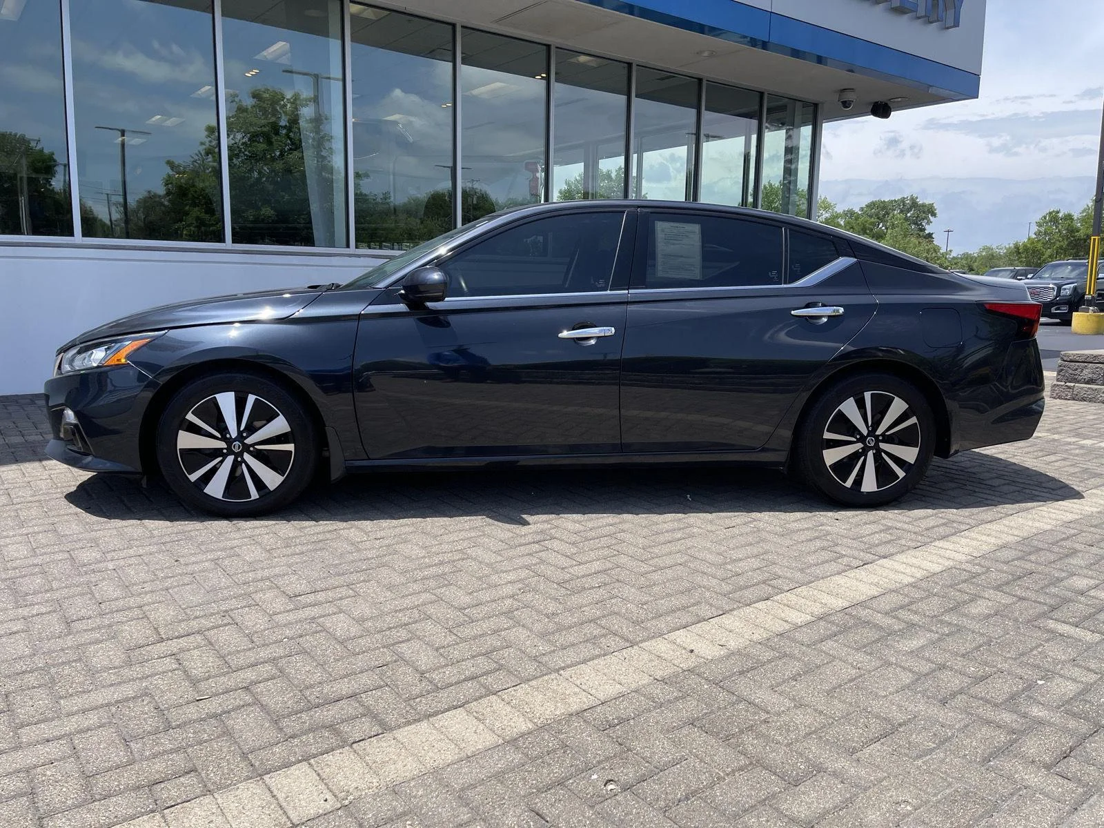 Used 2022 Storm Blue Metallic Nissan 2.5 SL image 2