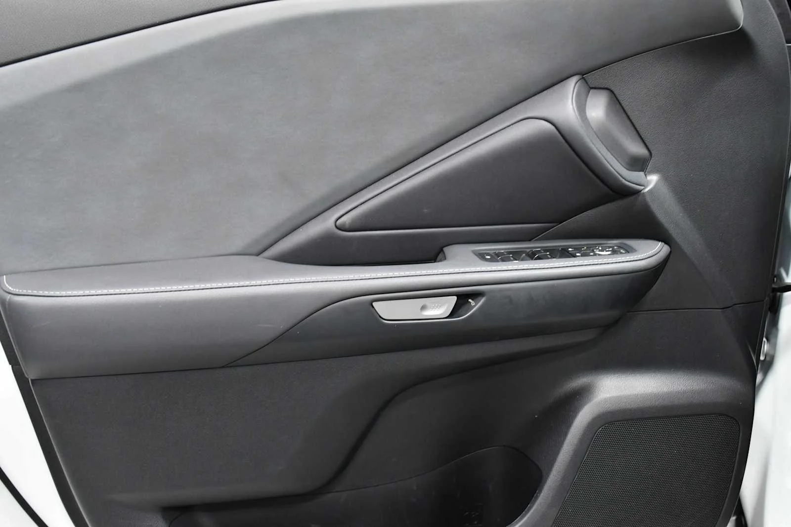 Certified Used 2025 Wind Chill Pearl Lexus Premium image 13