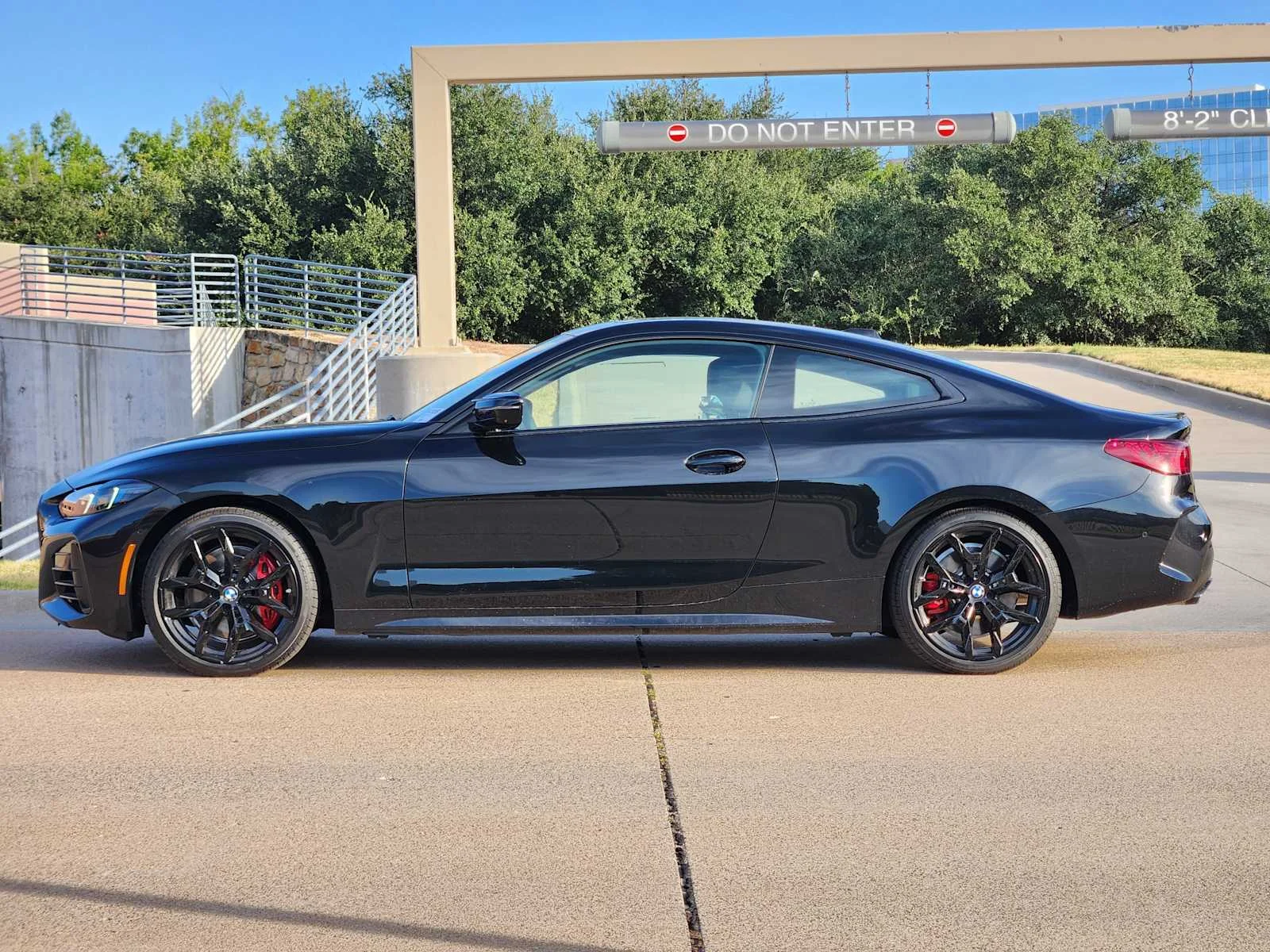 New 2026 Black Sapphire Metallic BMW M440i image 2