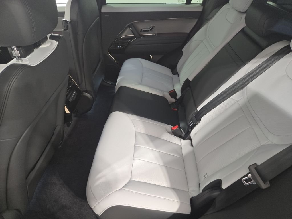 New 2026 Varesine Blue Land Rover Dynamic SE image 23