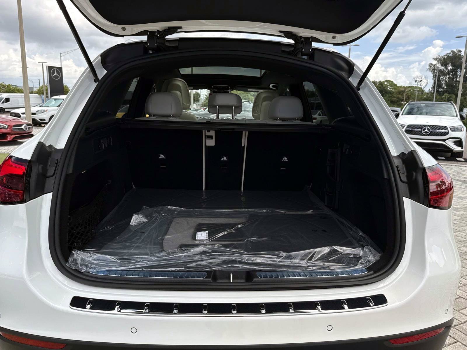 New 2027 Polar White Mercedes-Benz 300 SUV image 10