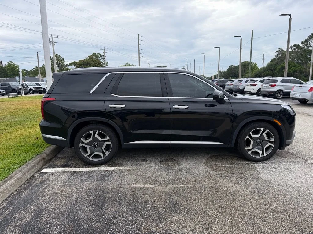 Used 2023 Black Hyundai Limited image 1