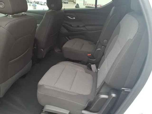 Used 2023 Summit White Chevrolet LT Cloth image 9