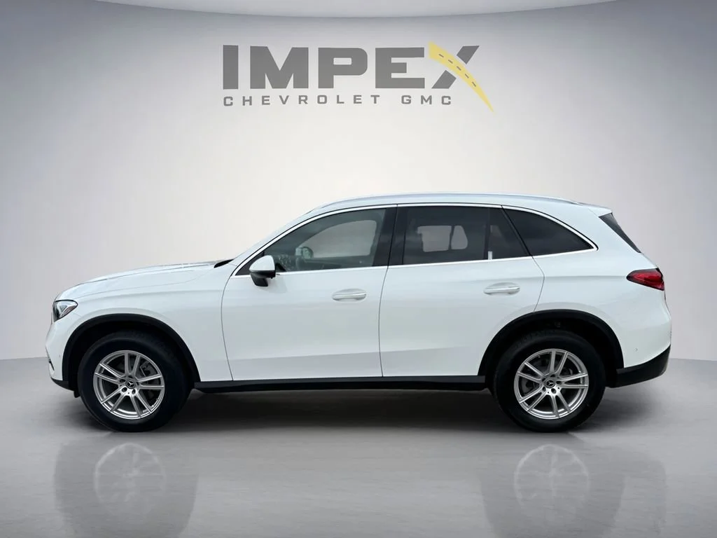 Used 2023 White Mercedes-Benz GLC 300 image 2