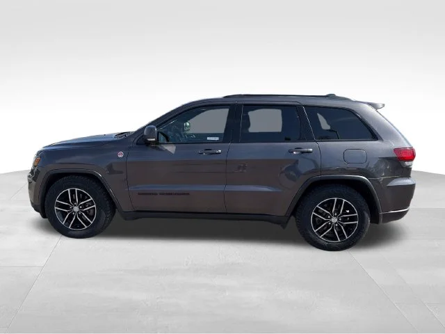 Used 2018 Gray Jeep Trailhawk image 4