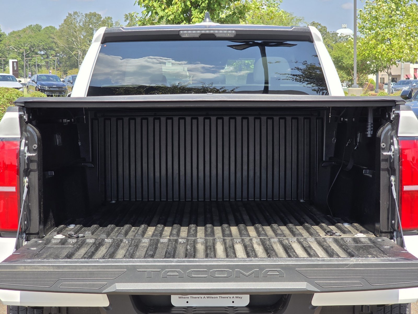 2025 Toyota Tacoma SR5 - Photo 28
