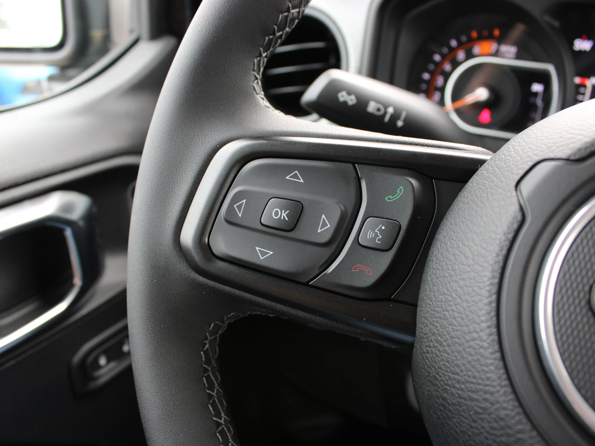 Used 2025 Black Jeep Sport S* 4 Door 4x4, Remote Start, Safety Group, Alpine Audio image 15