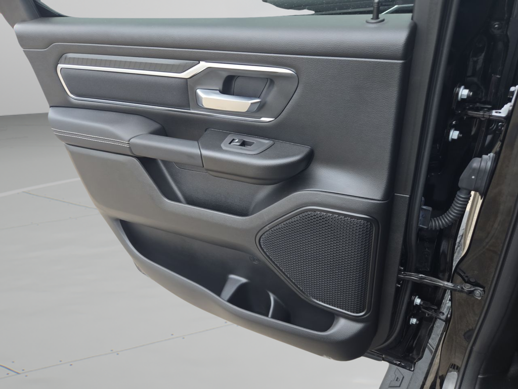 New 2026 Diamond Black Crystal Pearl-Coat Exterior Paint RAM Big Horn/Lone Star image 28