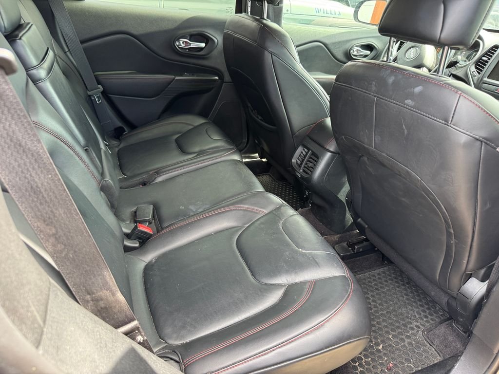 Used 2016 Gray Jeep Trailhawk image 16