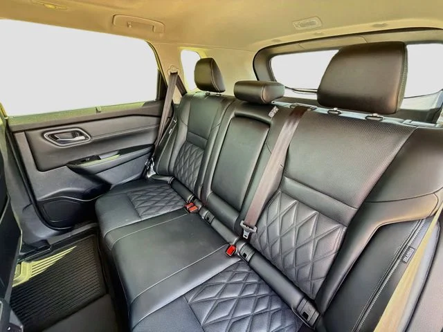 Used 2026 Gold Nissan Platinum image 28