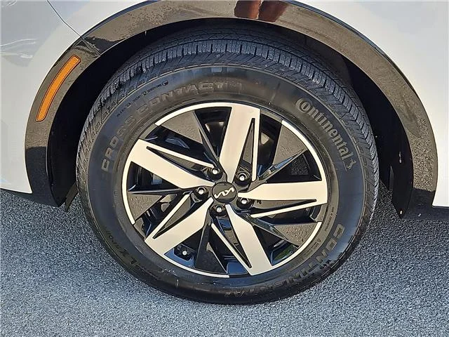 Used 2023 Glacial White Pearl KIA EX (DCT) Front-Wheel Drive image 8