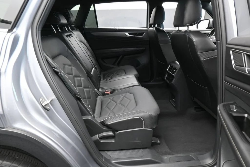 Used 2024 Gray Volkswagen 2.0T SE w/Technology image 34